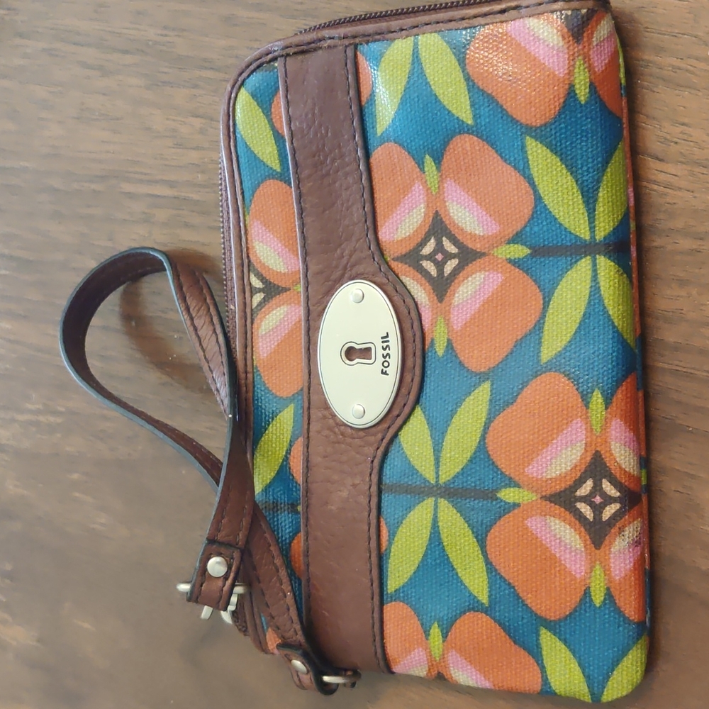True Vintage Fossil Key-Per Wristlet